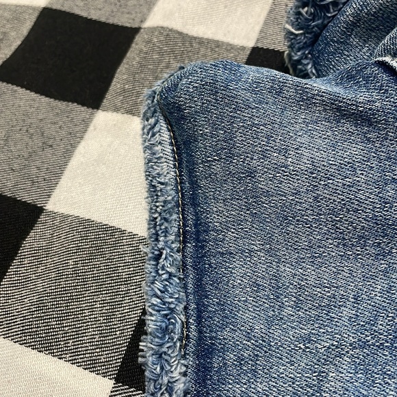 Buckle BKE Denim Jean Shorts Women's Size 36 x 3" Stretch Distressed Fray Hem - Picture 11 of 11